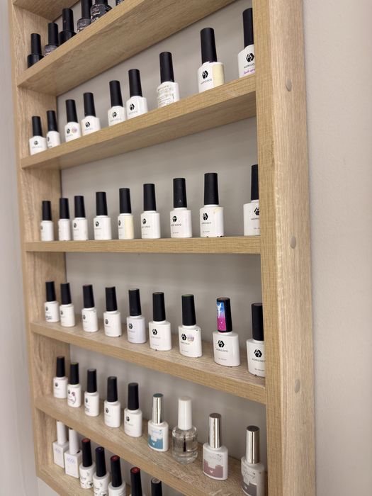 Продам  две полочки для лаков