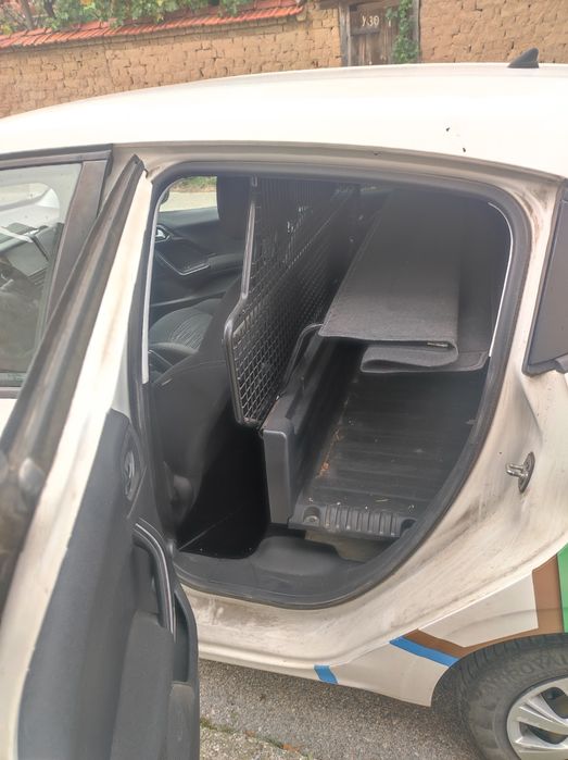 На части!!!Пежо-208,1.6HDI-75к.с.