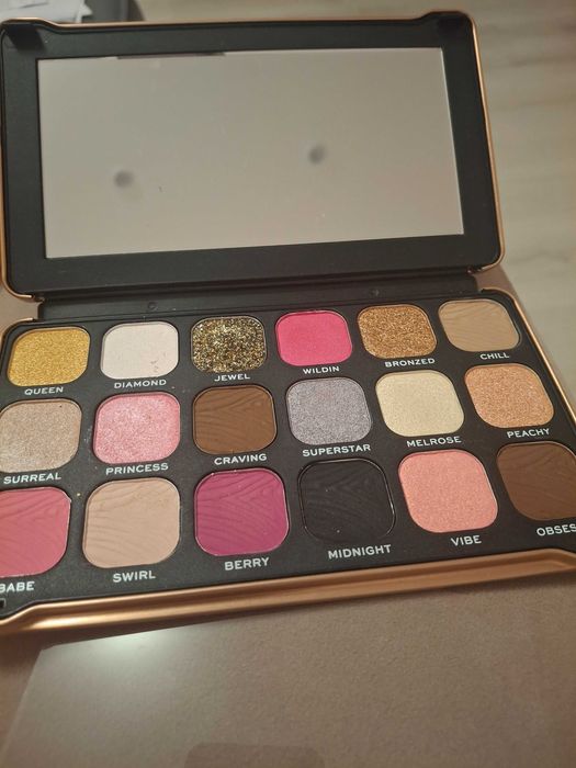 Палитра сенки за очи Revolution London