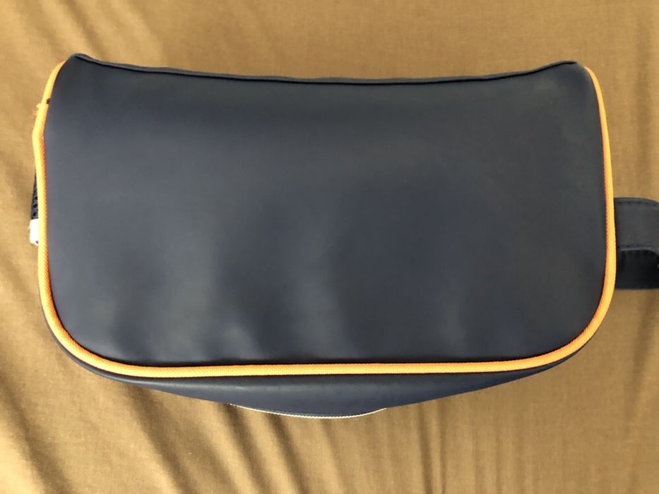 Електрическа четка за зъби oral b/Несесери