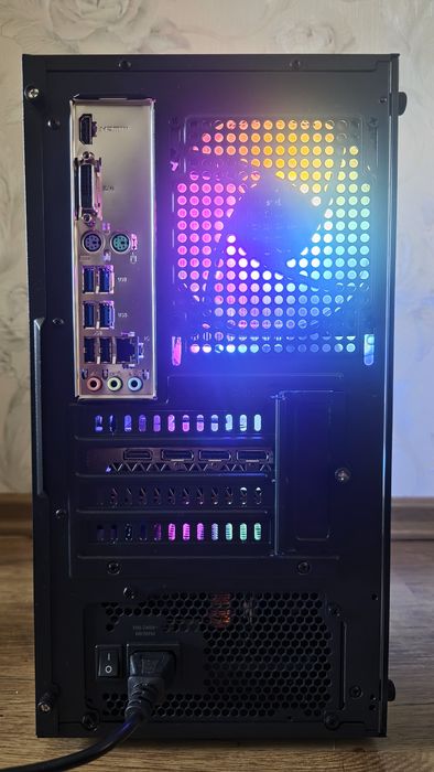 Геймърски компютър Ryzen 5 5500, RTX 3060TI, 16 RAM
