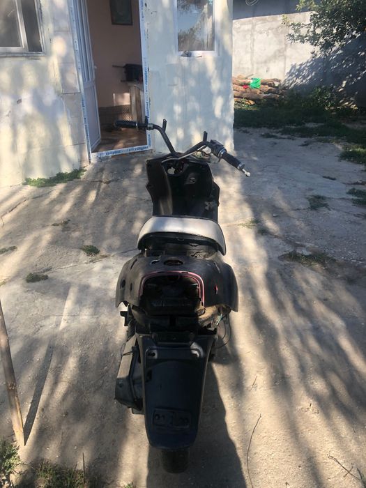Vând motoreta sau schimb cu trotineta electrică