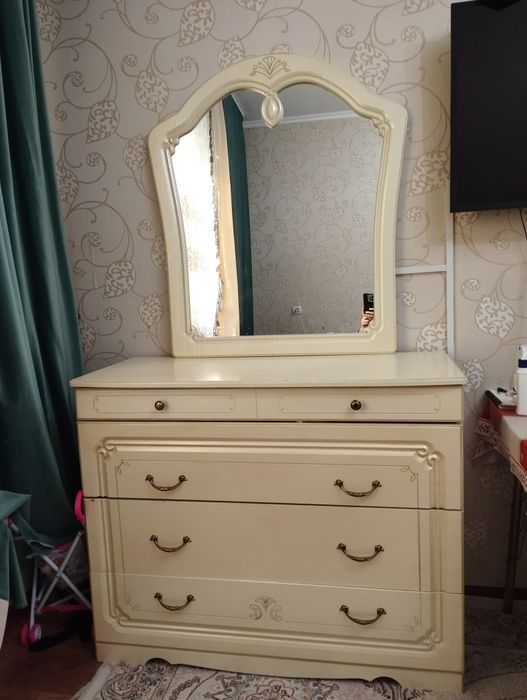 Комод с зеркалом и тумба 2шт