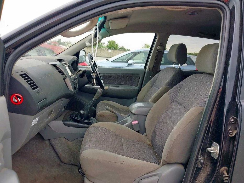 Dezmembrez Toyota hilux  2.5 Diesel 144CP, 2005-2015