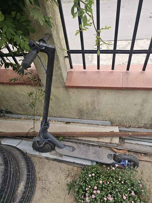 Doua Trotineta Xiaomi pentru piese