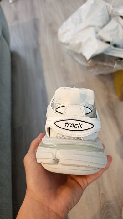 Balenciaga track 39