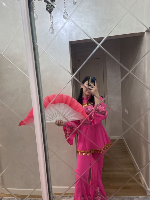 Розовый китайский костюм