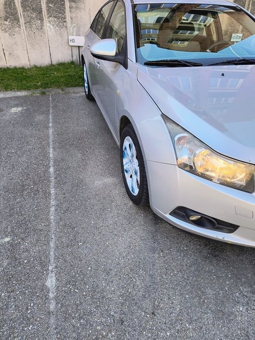 Vând Chevrolet Cruze LS 2010