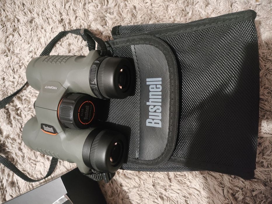 Бинокль Bushnell Trophy Xtreme 8*32