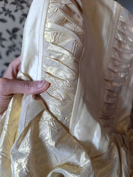 Продам  платье на 6-7 лет