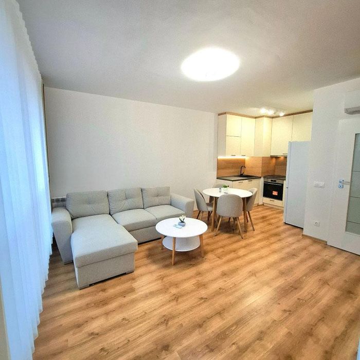 Дава се под наем Двустаен апартамент в София, Банишора - 60 кв.м за 638.01 € - Снимка #1