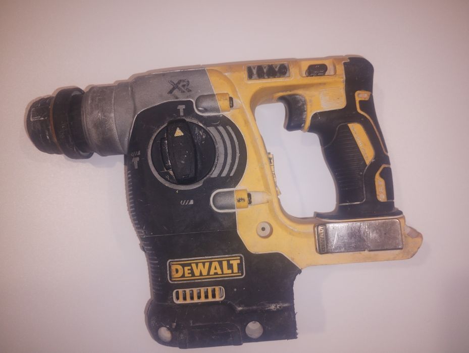 Перфоратор DeWalt DCH273
