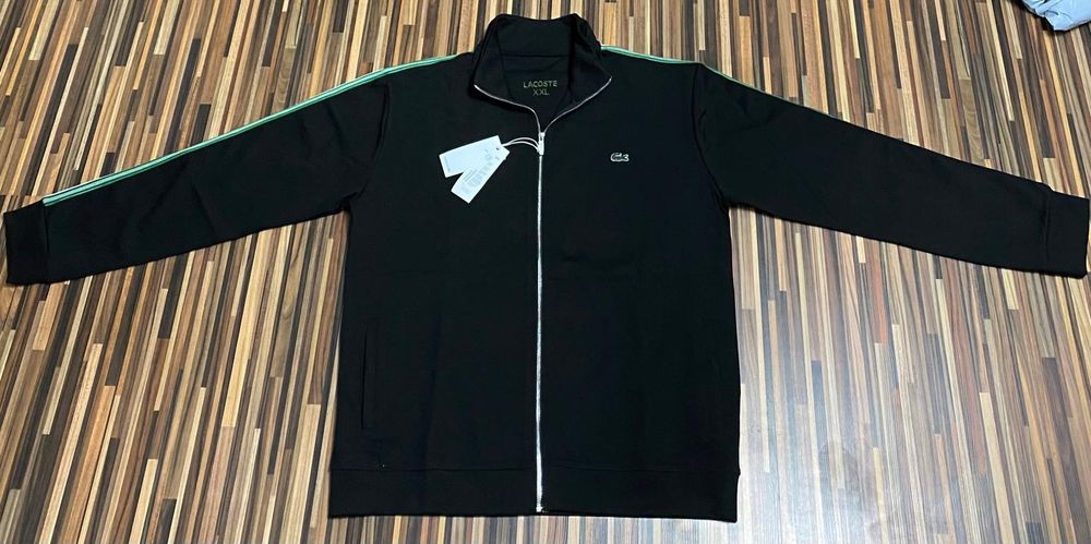 Vând compleu nou măsura 3XL de calitate pentru  bărbați Lacoste
