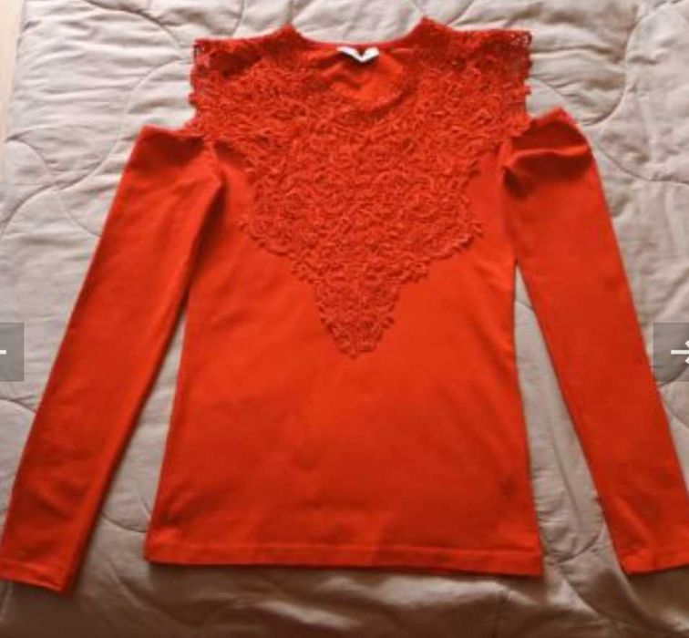 Дамска червена блуза с дантела.