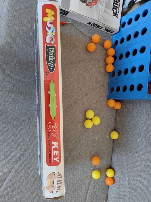 Lego, pianină,, coș mingi toate 50 lei