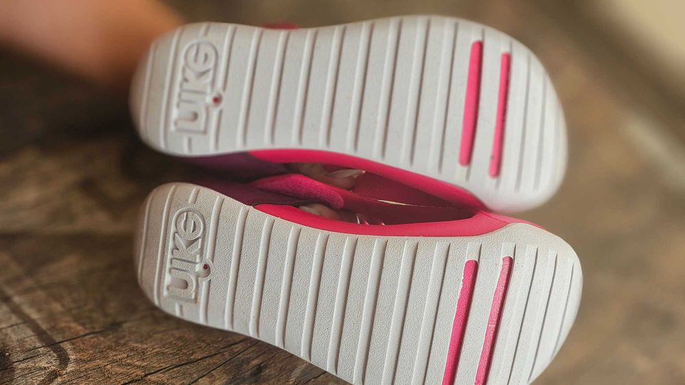 Чисто нови Сандалки Nike