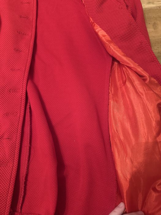 Педжак красный, приталенный