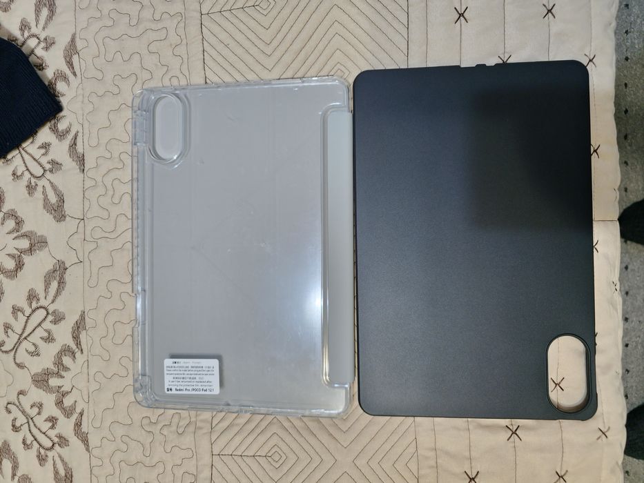 Vând 2 huse Xiaomi redmi pad pro