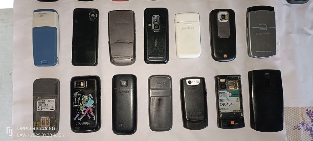 Telefoane cu butoane pentru colectie