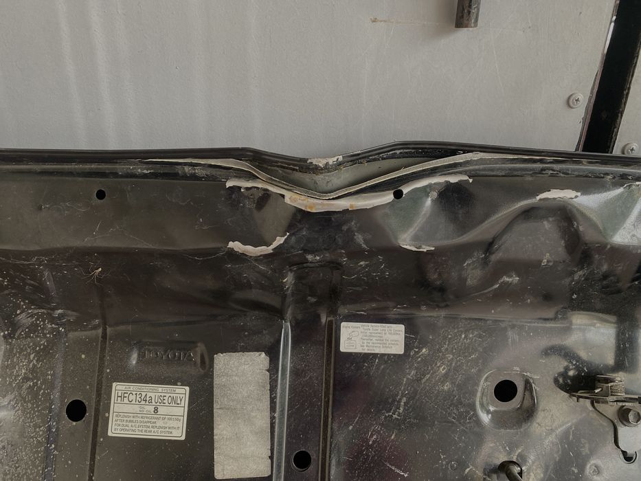 Мятый капот на Rav4