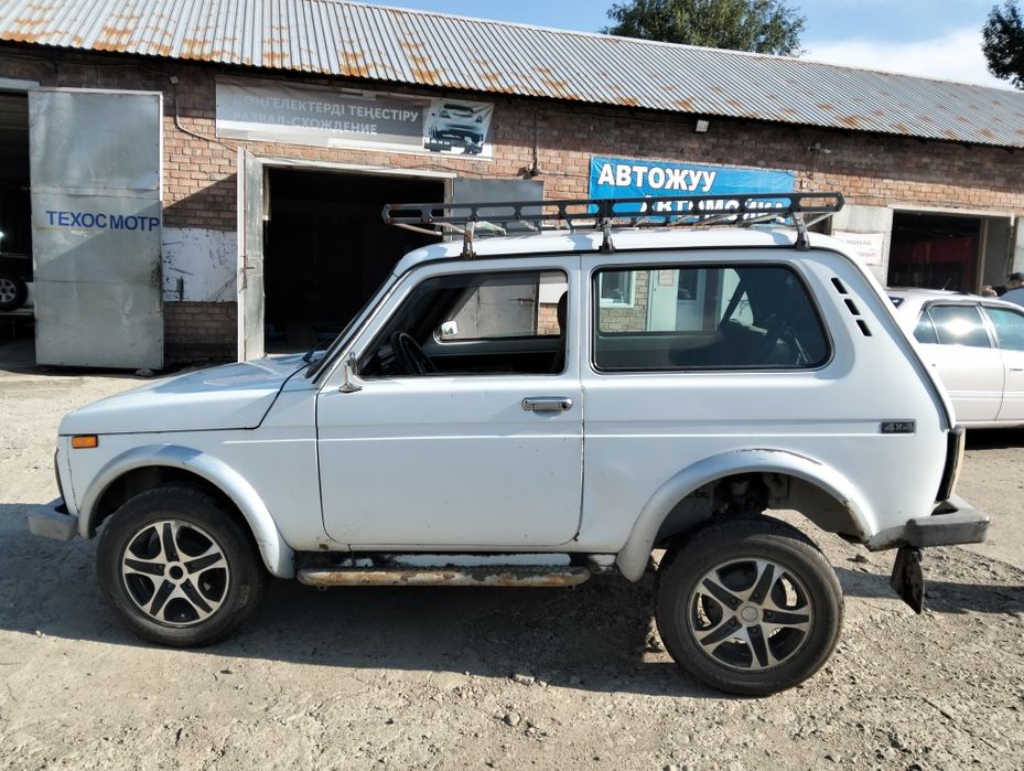 ВАЗ 21213 Нива 2002 года