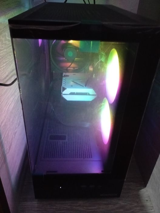 Stolni kampuyter 32 ozu ssd 1 tb ddr5 240ghr monitor vd karta 3060