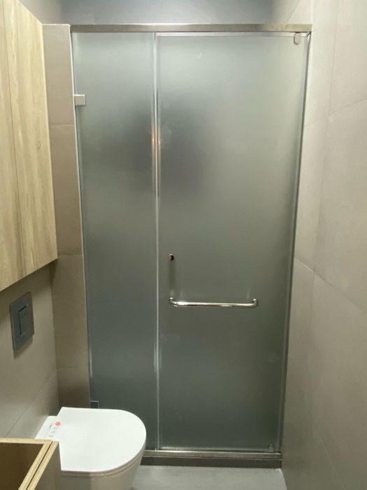 Стеклянные душевые кабины