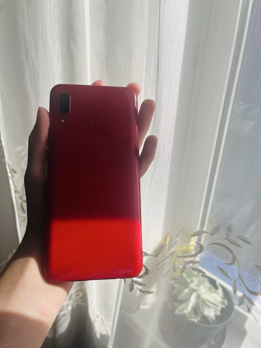 Продаю Самсунг Galaxy A20