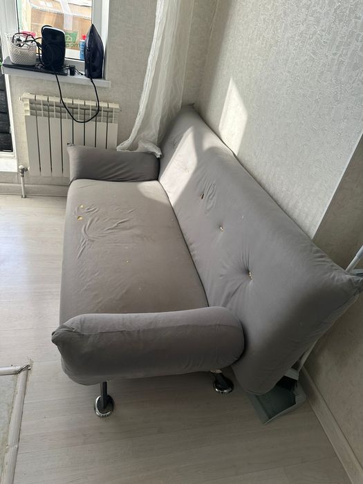 Отдам бесплатно диван и шкаф