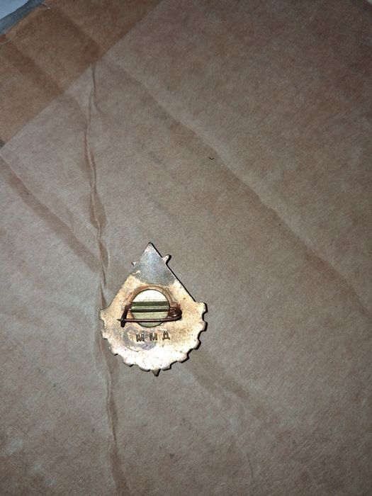 Продам знаки и медаль