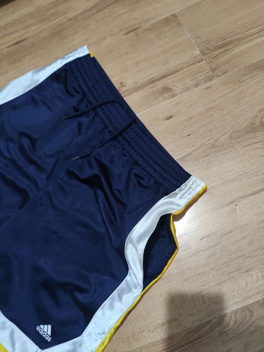 Pantaloni scurți Adidas mărimea S