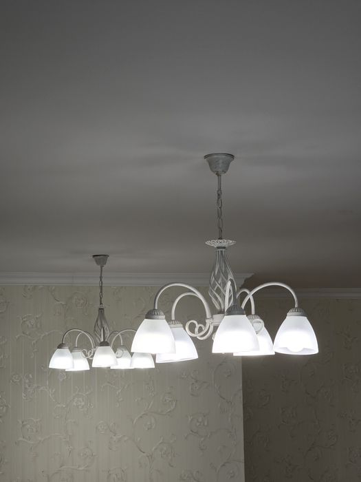 Люстры одинаковые 4 шт