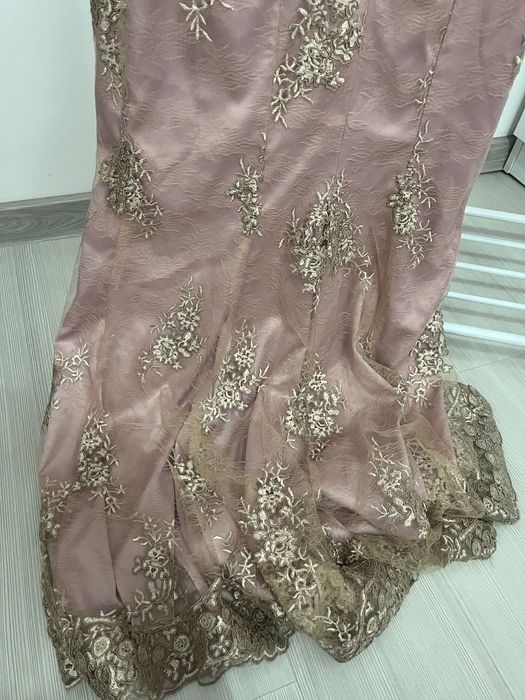 Официална рокля С размер