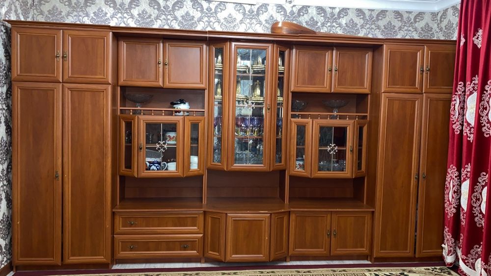 Продам Стенку очень в хорошем состояние