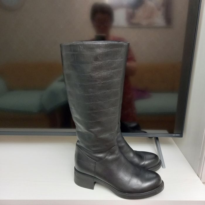 Продаю женские сапоги.