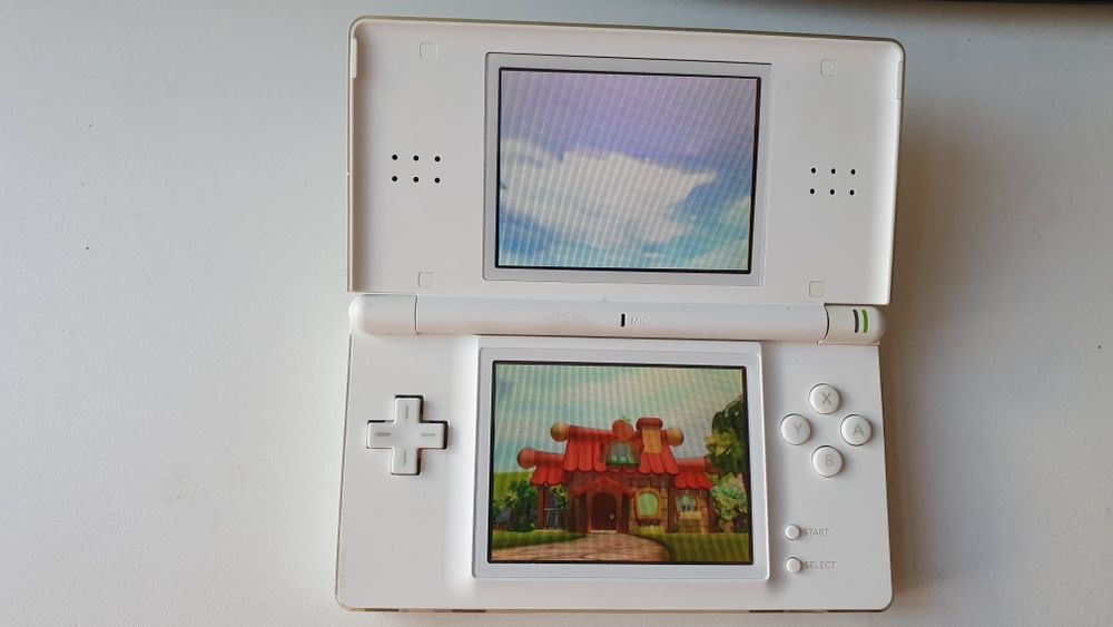 Nintendo DS Lite cu încărcător