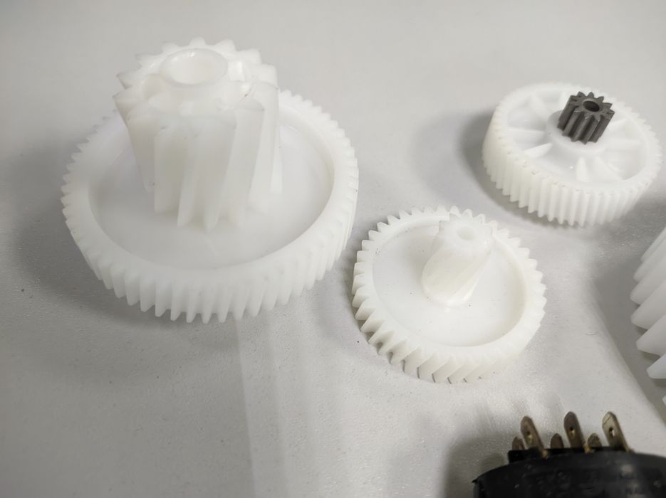 Шестерни и кнопка