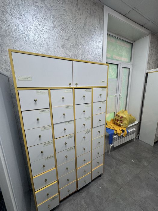 Продам витрины для аптеки