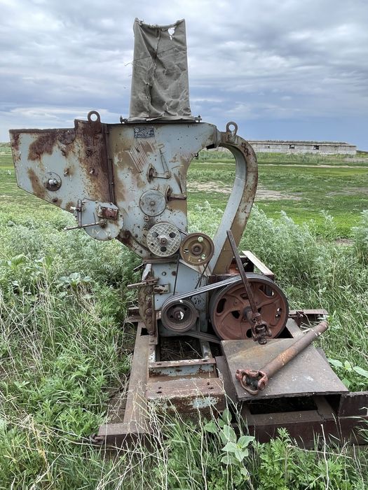 Зернодробилка для корма.