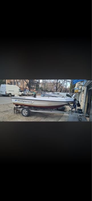Лодка 4.5 м с двигател Johnson 15 hp + Колесар