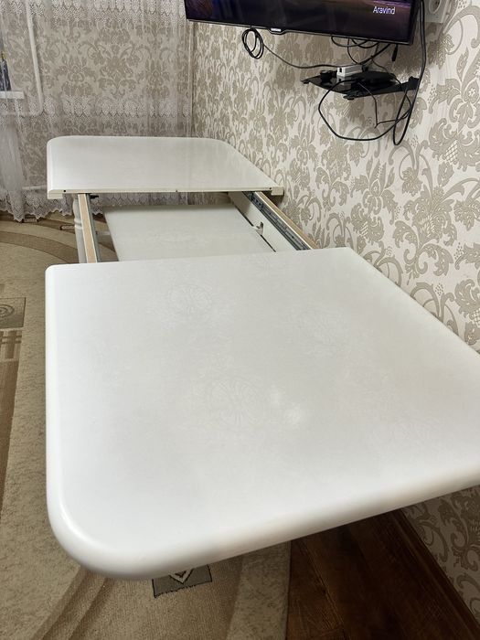 Продам стол для гостиной