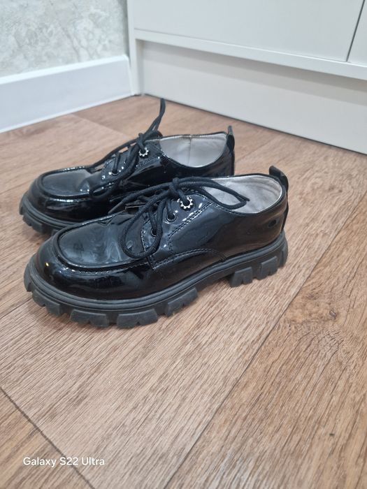 Ботинки на девочку в хорошем состоянии