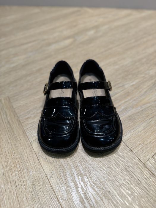 Продам туфли школьные