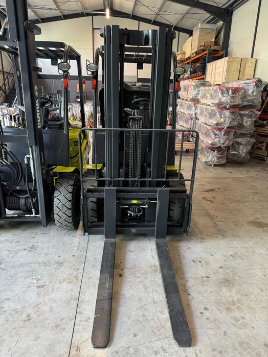 Stivuitor NOU CLARK GTS33 3,3t-3,5t Diesel GPL Garantie 5 ani din STOC