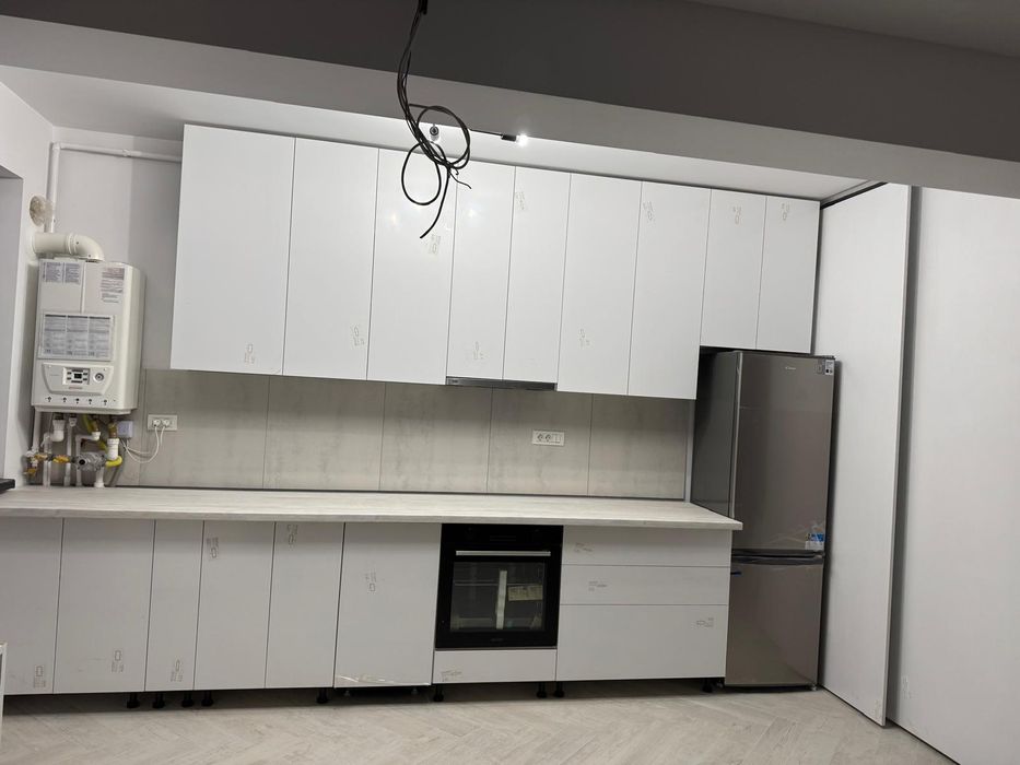 Închiriez Garsoniera noua tip Studio centrală, cu parcare