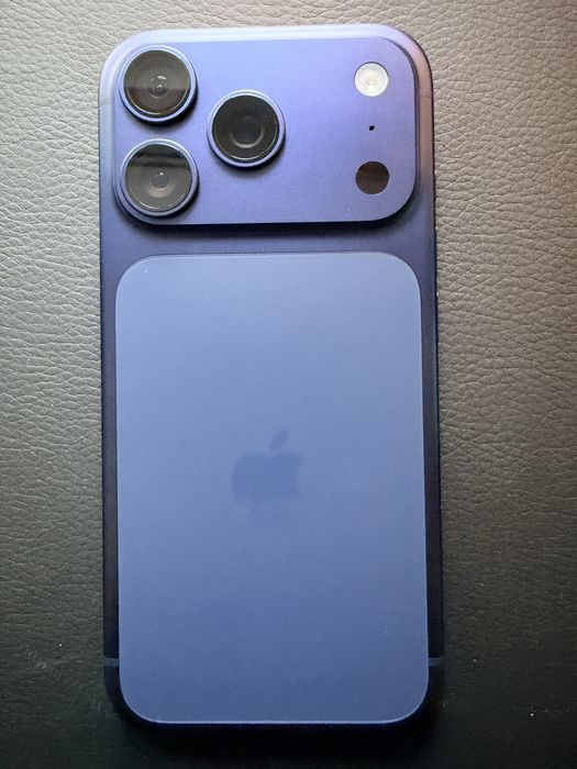 Iphone 17 pro deep blue