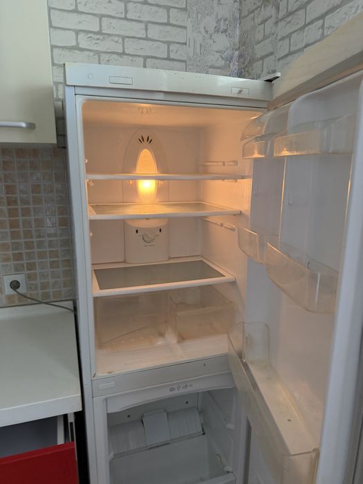 Продам Холодильник с Машинкой