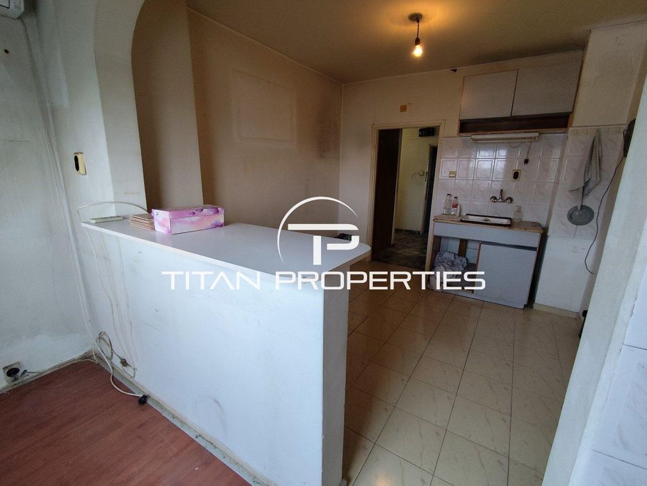 Продава се Тристаен апартамент в Пловдив, Южен - 65 кв.м за 816 €/кв.м - Снимка #2