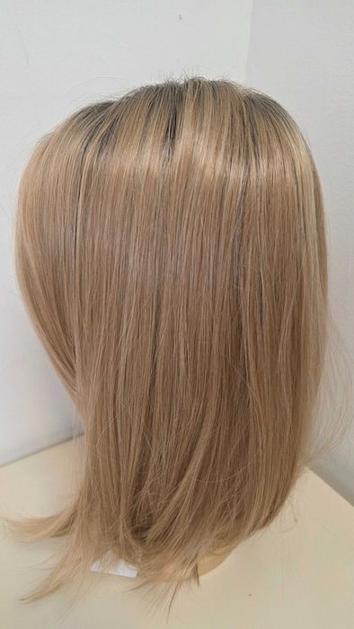 Perucă HAIRCUBE blond bej cu rădăcini închise, bob lung până la umeri