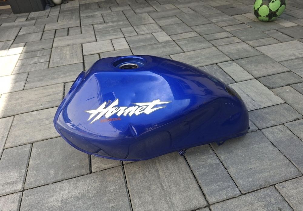 Vând rezervor honda hornet 34